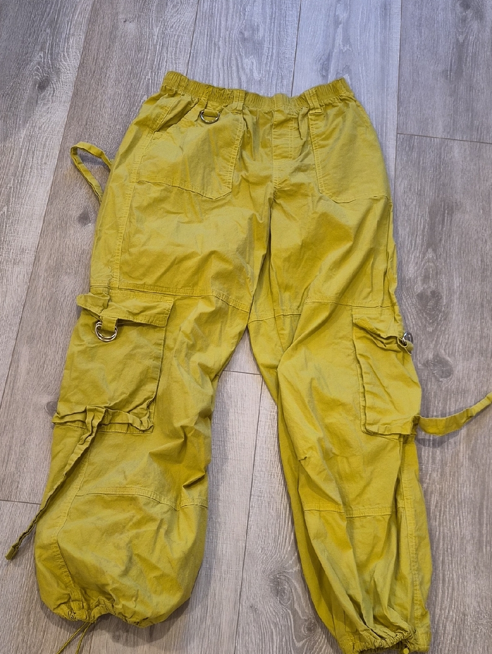 Women's Cargo Jogger Pants in Olive Yellow